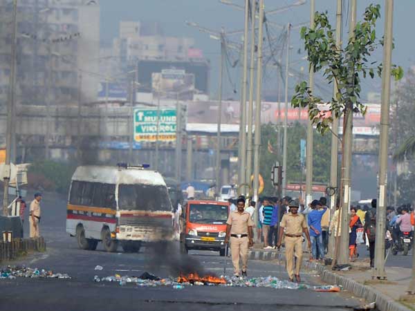 ఖడ్కీ యుద్ధంలో పరాజయం పాలై... ఖడ్కీ యుద్ధంలో పరాజయం పాలై...