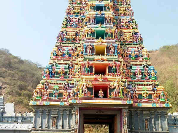 పోలీస్ స్టేషన్లో ఫిర్యాదు