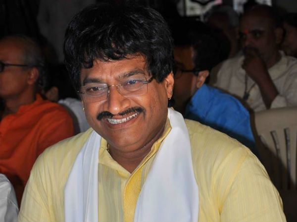 తరుచూ పిలిచి, అసభ్యంగా చూసేవాడు