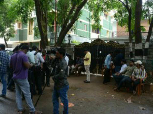 పోయెస్ గార్డెన్ లో 