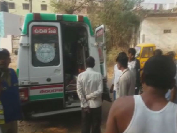 కారులో మృతదేహం తరలింపు