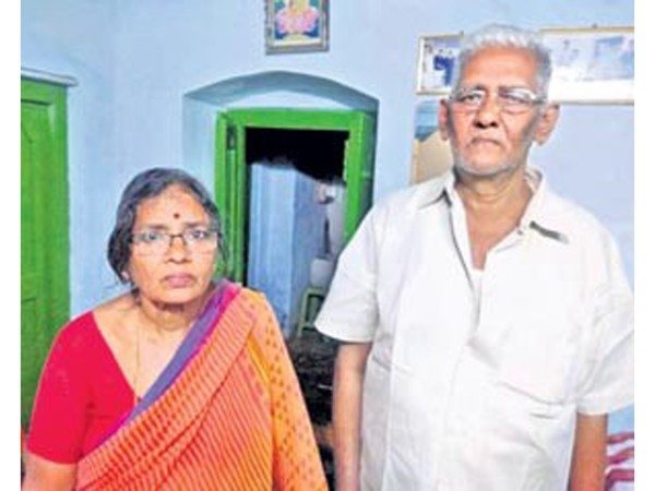 తల్లిదండ్రుల ఆవేదన... తల్లిదండ్రుల ఆవేదన...