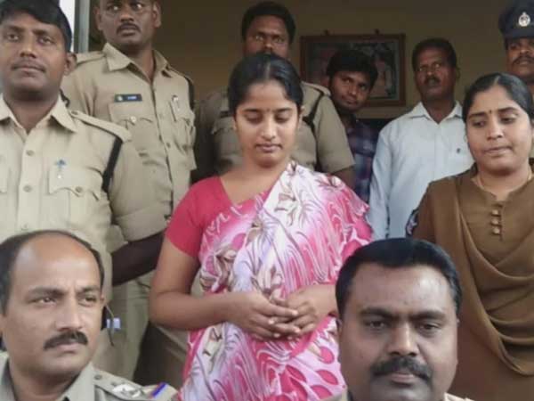 సైనేడ్ కలిపి