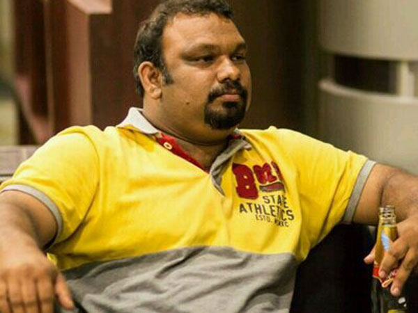 పవన్ ఫ్యాన్సును కంట్రోల్ చేయలేకపోతున్నారు పవన్ ఫ్యాన్సును కంట్రోల్ చేయలేకపోతున్నారు