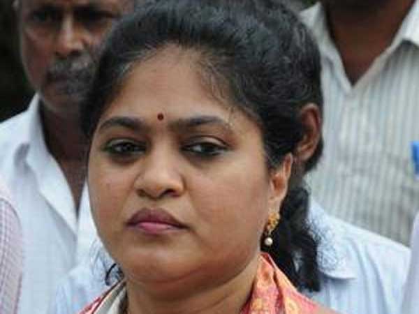 సంప్రదాయానికి విరుద్ధంగా