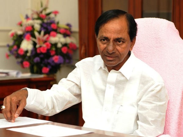  టీఆర్ఎస్ కీలక నేతలకు సీఎం కేసీఆర్ సంకేతాలు