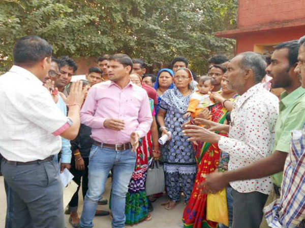  భద్రత కోసమే...నిలుపుదల