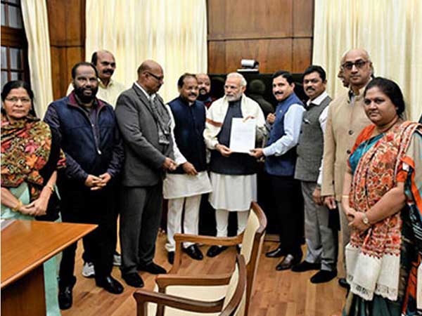 మళ్లీ టిడిపి ఎంపీలతో కలసి... మళ్లీ టిడిపి ఎంపీలతో కలసి...