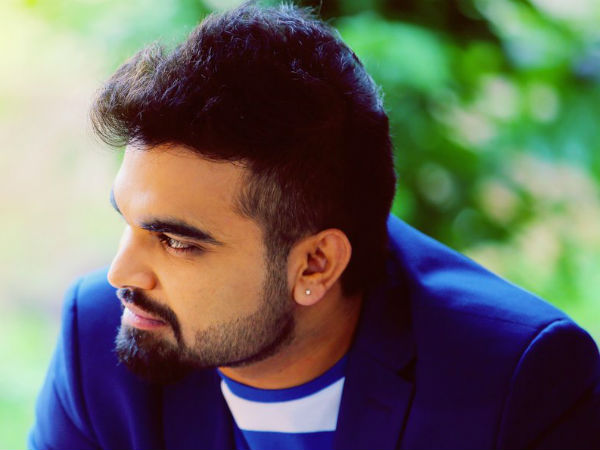 కోర్టుకు హజరుకావాలని కోర్టు నోటీసులు కోర్టుకు హజరుకావాలని కోర్టు నోటీసులు