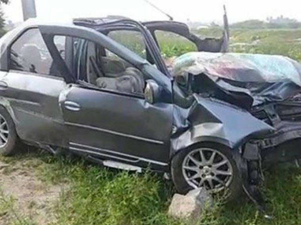 కారులోనే కేక్ కట్ చేసి, సంతోషంగా