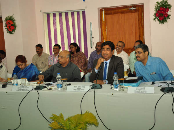 రైళ్లలో ఉచితంగా ఆహారం, మంచినీళ్లు