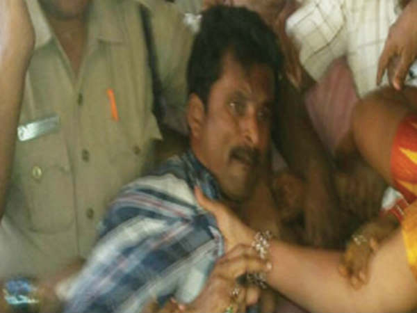 ఆపినా ఆగలేదు...పోలీసులకు ఫిర్యాదు...