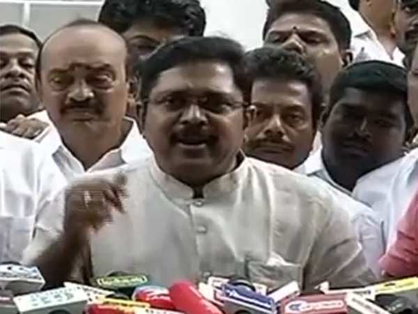 పళని, పన్నీర్ ఎంట్రీ