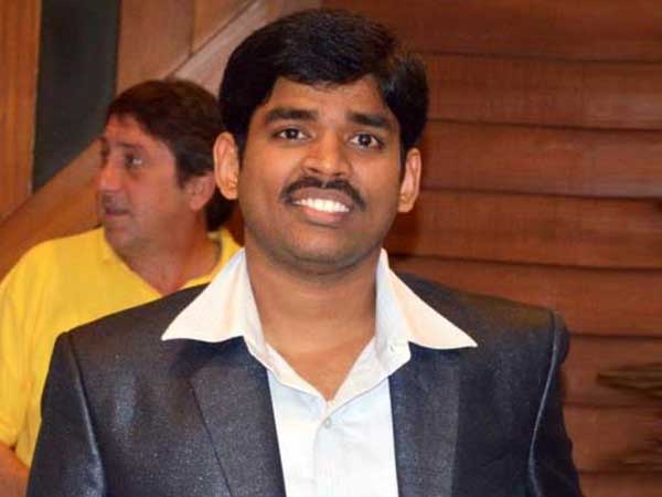 వారిద్దరు ఉద్యోగులు కావడంతో... వారిద్దరు ఉద్యోగులు కావడంతో...