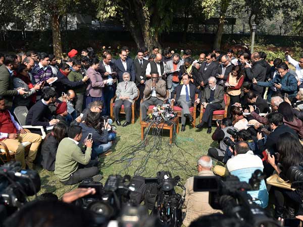 స్వతంత్రంగా వ్యవహరించే ప్రధాన న్యాయమూర్తి అవసరం