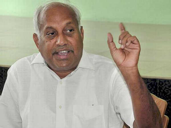 1993లోనే చిరంజీవిని రాజకీయాల్లోకి రావాలని కోరా