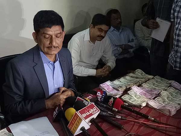 ఈ వ్యవహారంలో గోపాల శర్మే కీలతం...