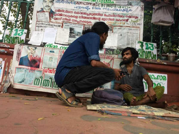 ఆత్మహత్యగా చిత్రీకరించారు.