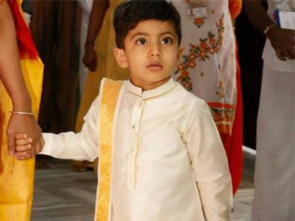 పంచ ధరించి శ్రీవారి దర్శనానికి... పంచ ధరించి శ్రీవారి దర్శనానికి...