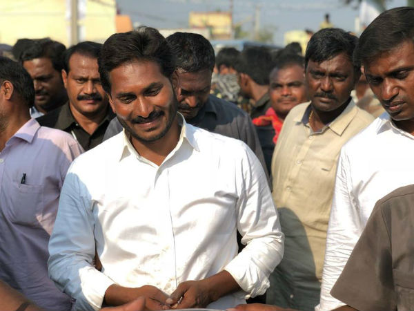 ప్రజలు, కార్యకర్తల మధ్య సంక్రాంతి సంబరం