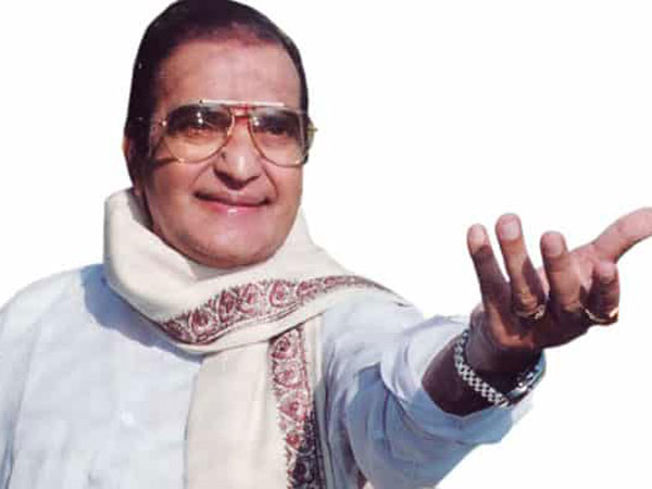  ఎన్టీఆర్ మీదికి చెప్పులు విసిరారు...