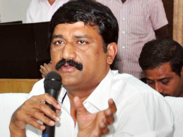 సీరియస్ గా తీసుకున్న...మంత్రి గంటా... సీరియస్ గా తీసుకున్న...మంత్రి గంటా...