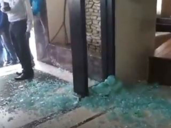 తగిన శాస్తి.. ఆస్పత్రులకు తరలింపు..