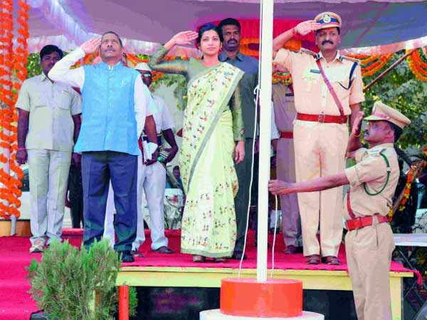 కొంత తడబాటు..