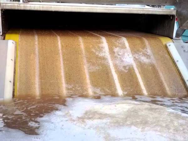 ఇప్పుడైతే...ఏకంగా...మద్యం వ్యర్థ ద్రావకాలు... ఇప్పుడైతే...ఏకంగా...మద్యం వ్యర్థ ద్రావకాలు...