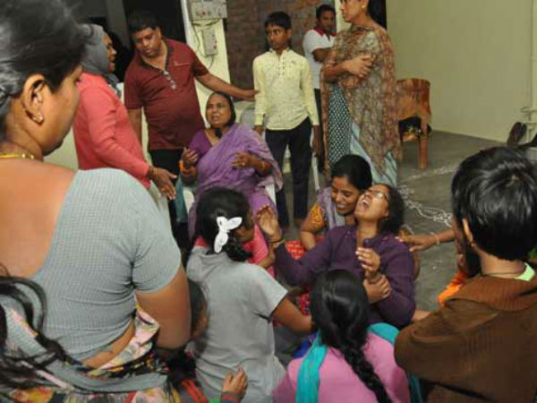 నిందితులు వీరే.. పోలీసులపై శ్రీనివాస్ రెడ్డి భార్య మండిపాటు