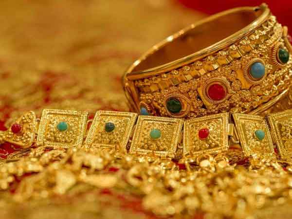  కస్టమ్స్ సుంకం గణనీయంగా తగ్గించాలంటున్న ఎన్నారైలు