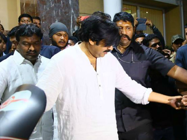 పగిలిన గ్లాస్ డోర్