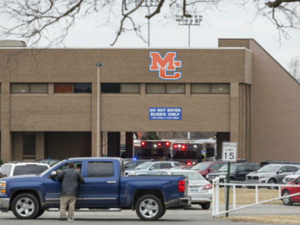 Kentucky school shooting: Two teenagers dead and 17 injured Kentucky school shooting: Two teenagers dead and 17 injured