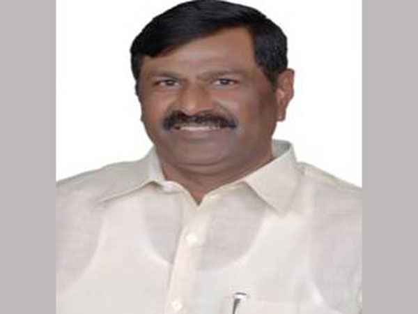 మావోయిస్టులు కితాబిచ్చారు
