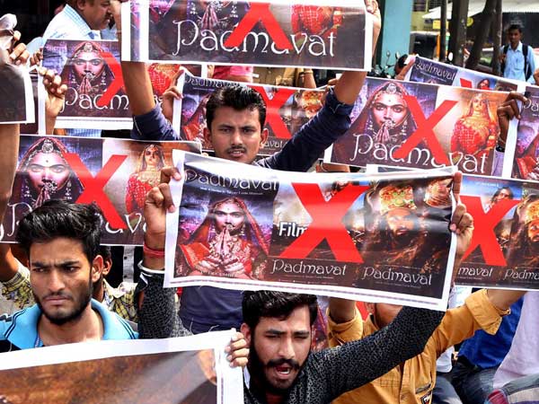  కల్వీ అండదండలతో ముందుకు..