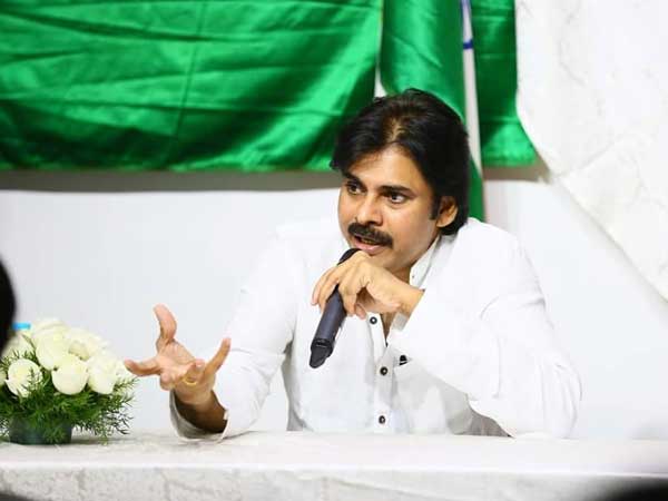 పవన్ కళ్యాణ్‌ను చూసేందుకు తరలివచ్చారు