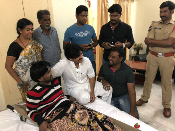  పవన్ కళ్యాణ్‌ను కలిసిన అభిమాని