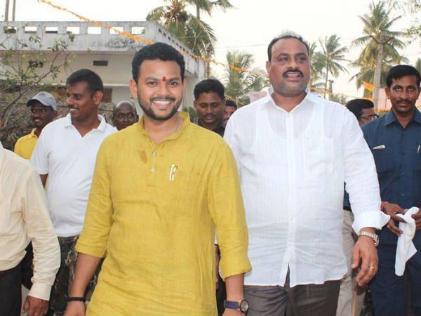 ప్రశాంత్ కిషోర్‌ను అడ్డం పెట్టుకొని
