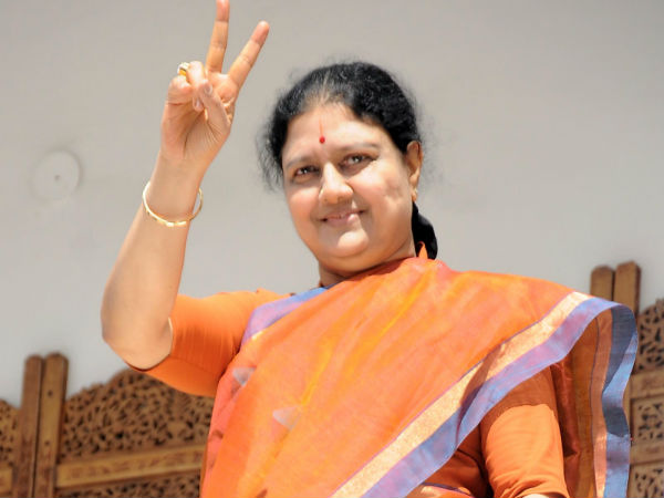 శశికళతో వేర్వేరుగా భేటీ