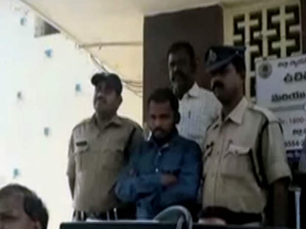 ఇతడు...ఏం చేస్తాడంటే... ఇతడు...ఏం చేస్తాడంటే...