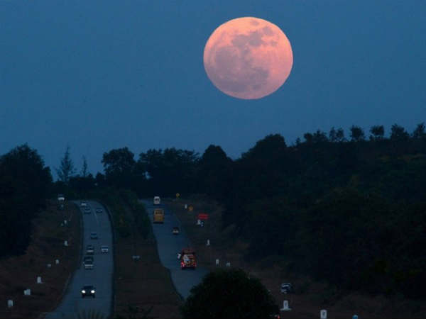 చంద్రుడు పెద్ద పరిమాణంలో..