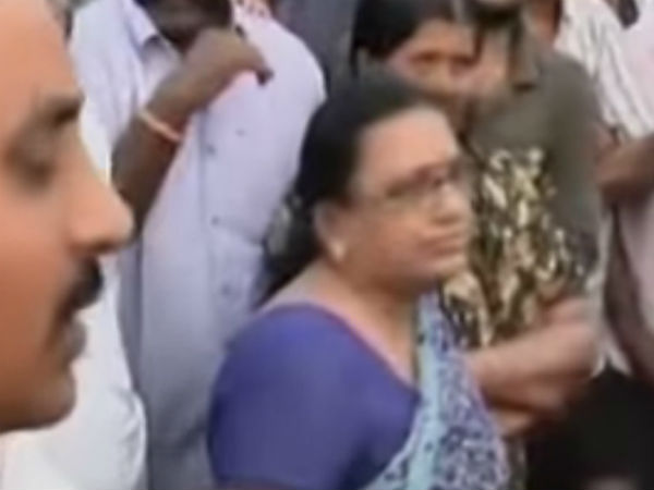 పోలీసులు రాక...న్యాయం చేస్తామని హామీ...