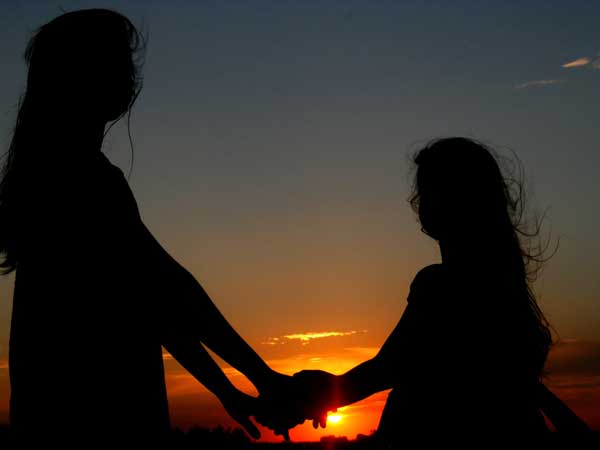 పెళ్లి చేసుకుంటామంటూ..