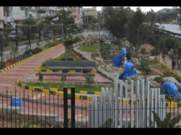 కామాంధుడి చెయ్యి !