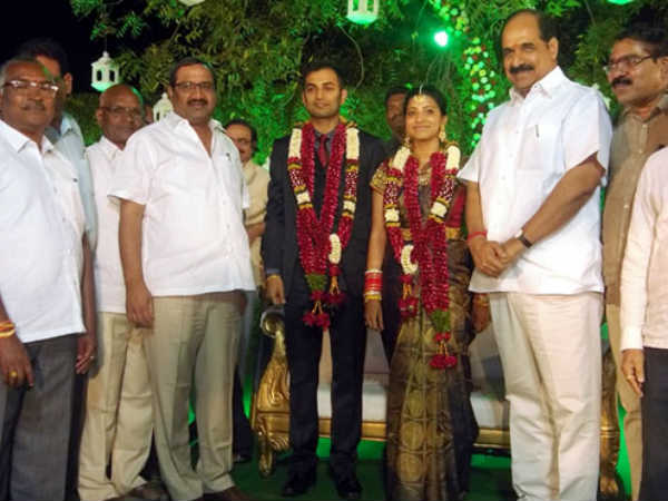 ప్రముఖులు, రాజకీయనాయకులు హాజరు...