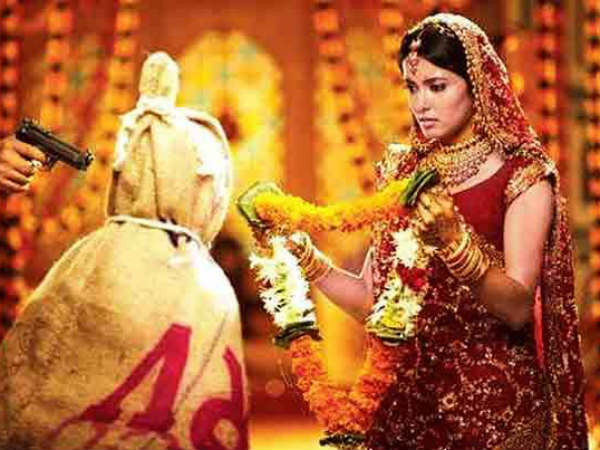  బెదిరింపులకు గురిచేసి..