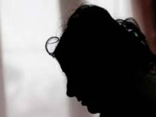 మహిళా దళారులు మాయమాటలు చెప్పి... మహిళా దళారులు మాయమాటలు చెప్పి...