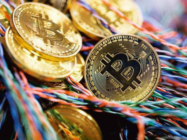 భారీగా పతనం అవుతున్న బిట్ కాయిన్ విలువ