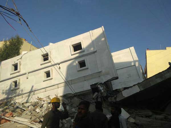 30 మంది కార్మికులు