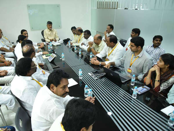 చంద్రబాబుపై నేతల ఒత్తిడి చంద్రబాబుపై నేతల ఒత్తిడి